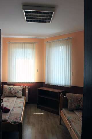 Проживание в семье Osogovo Rooms София Двухместный номер с 2 отдельными кроватями и общей ванной комнатой-1